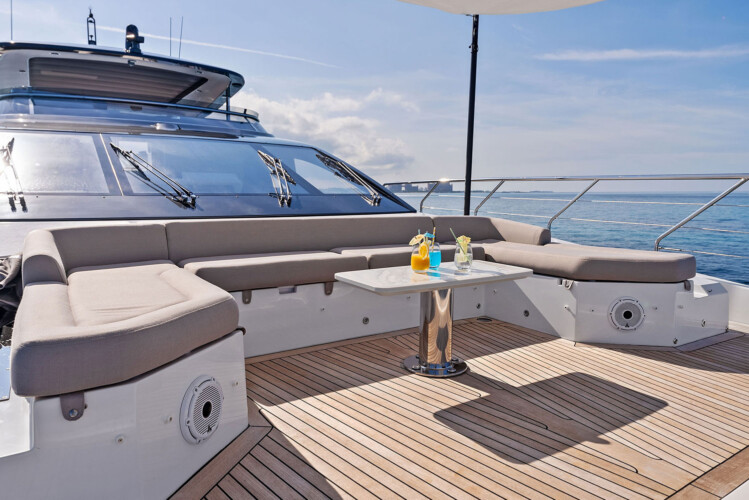 yacht azimut 88 compass Miami 32