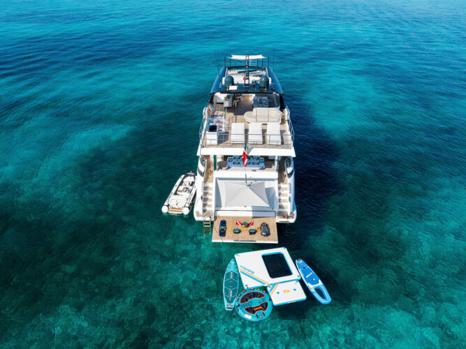 yacht azimut 88 compass Miami 8