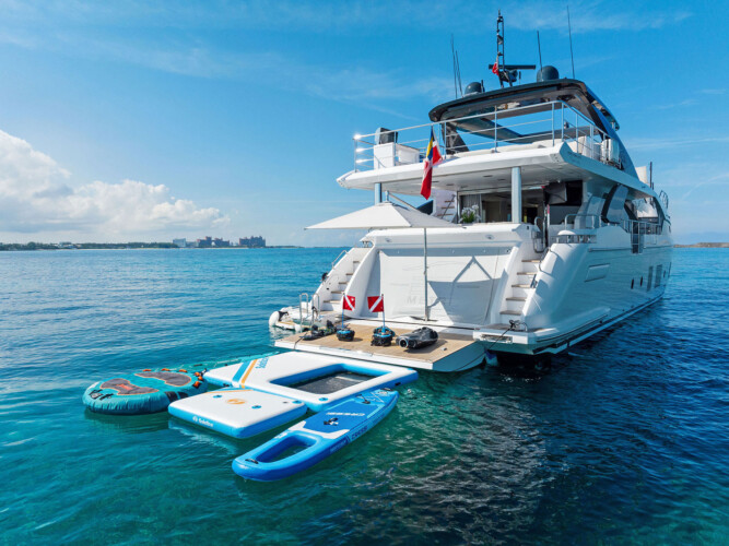 yacht azimut 88 compass Miami 9