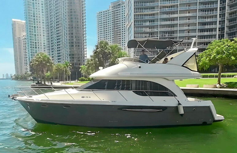 Yacht Meridian 42 Miami 1