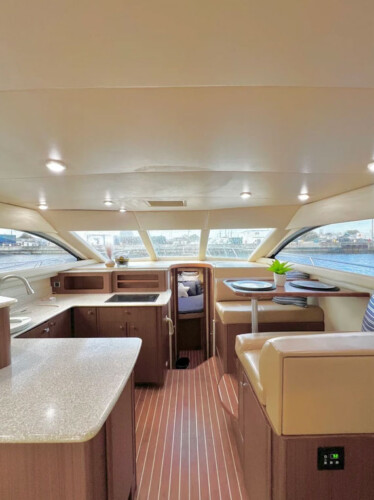 Yacht Meridian 42 Miami 6