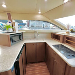 Yacht Meridian 42 Miami 7