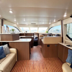 Yacht Meridian 42 Miami 9